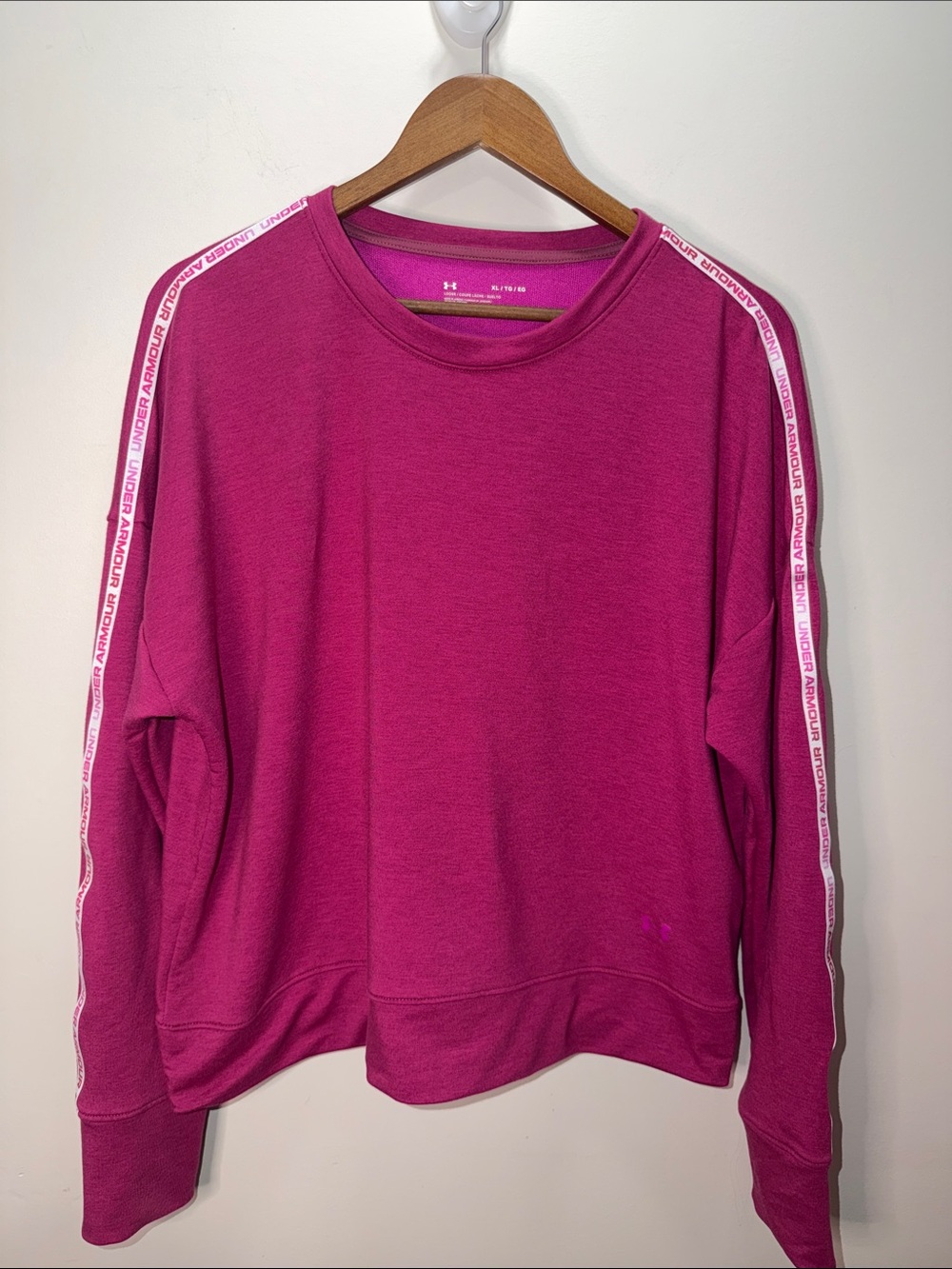 Under Armour Women's Bright Magenta Crewneck with Branded Sleeve Tape Size XL